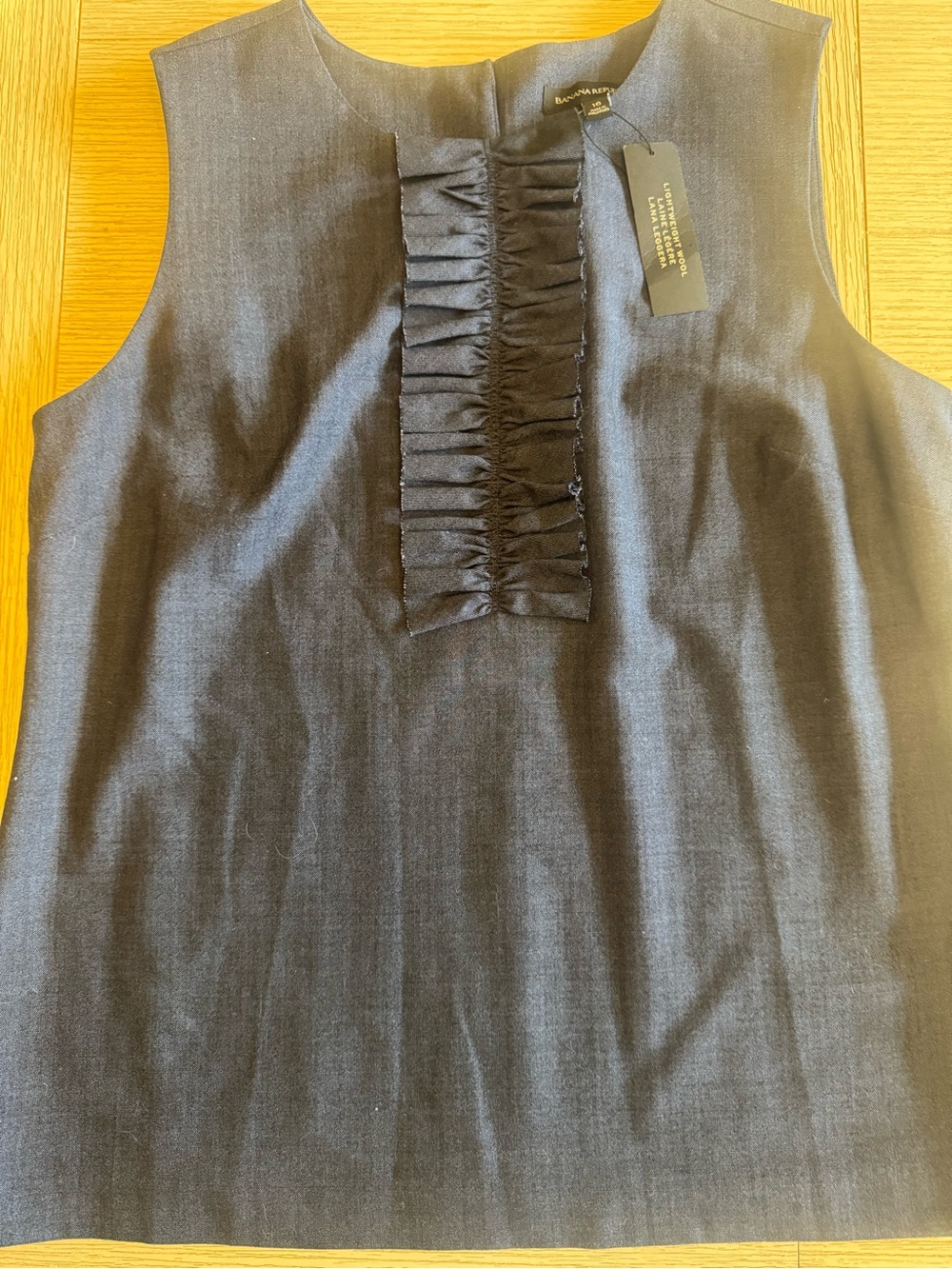 Banana Republic Navy sleeveless Ruffle Front Top size 16